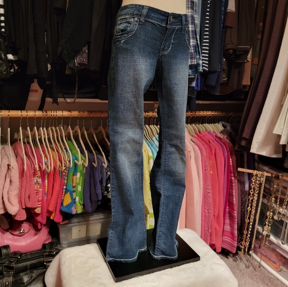 L.E.I. ♡ Dark Distressed "Ashley Trouble" Embroidered|Embellished Bling Jeans 3R - Picture 6 of 17